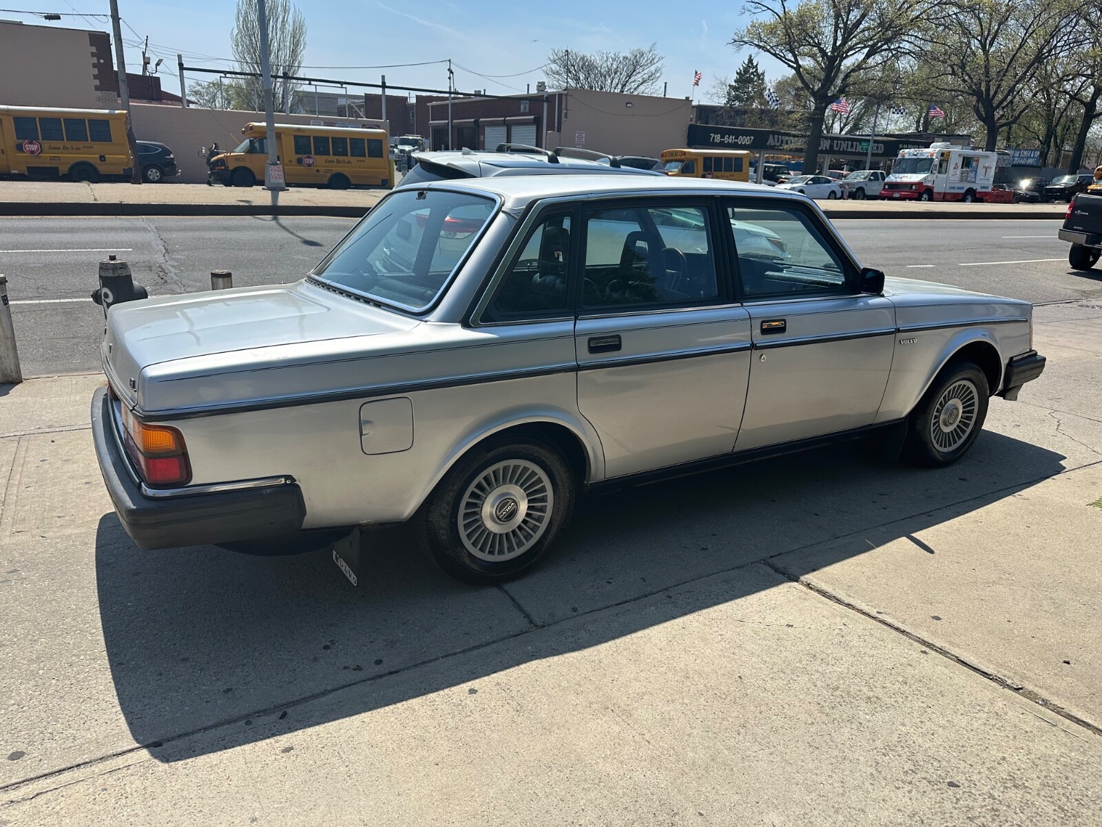Volvo-240-1985-Sedan-6