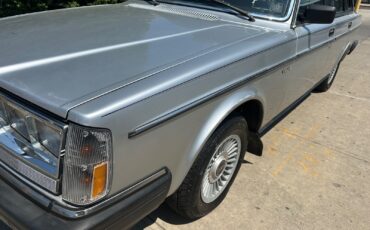 Volvo-240-1985-Sedan-9