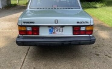 Volvo-240-1987-Sedan-3