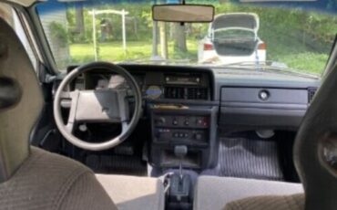 Volvo-240-1987-Sedan-7