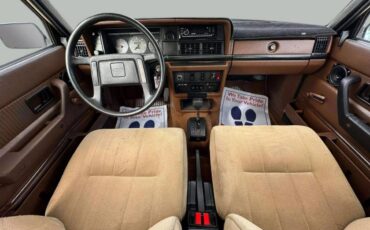 Volvo-240-dl-4d-sedan-1982-14