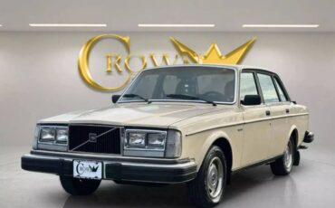 Volvo-240-dl-4d-sedan-1982