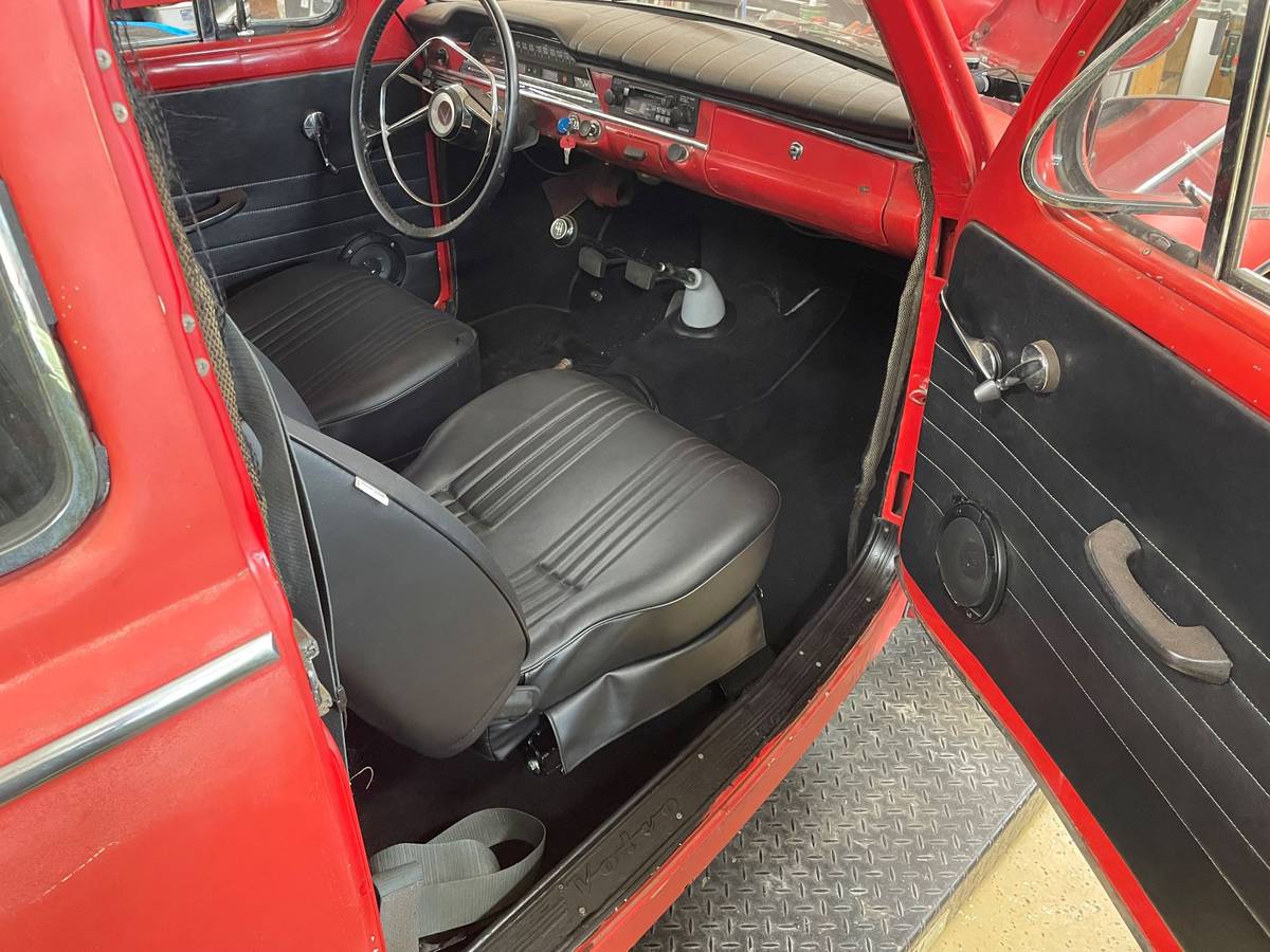Volvo-Pv544-2-liter-1965-red-3