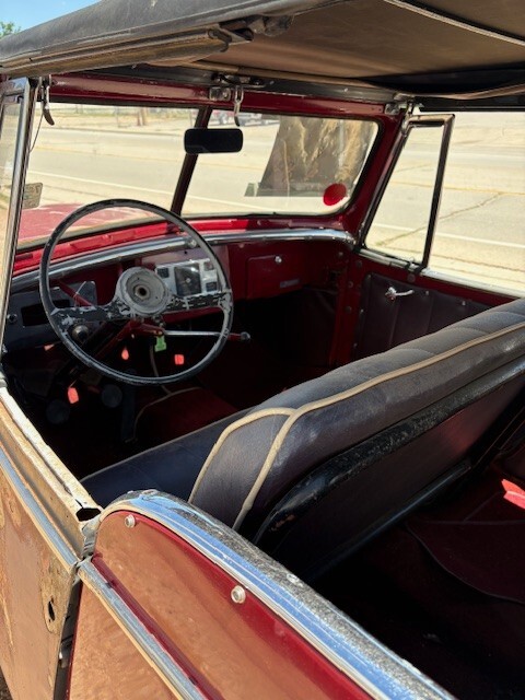 Willys-Jeepster-1949-Convertible-2