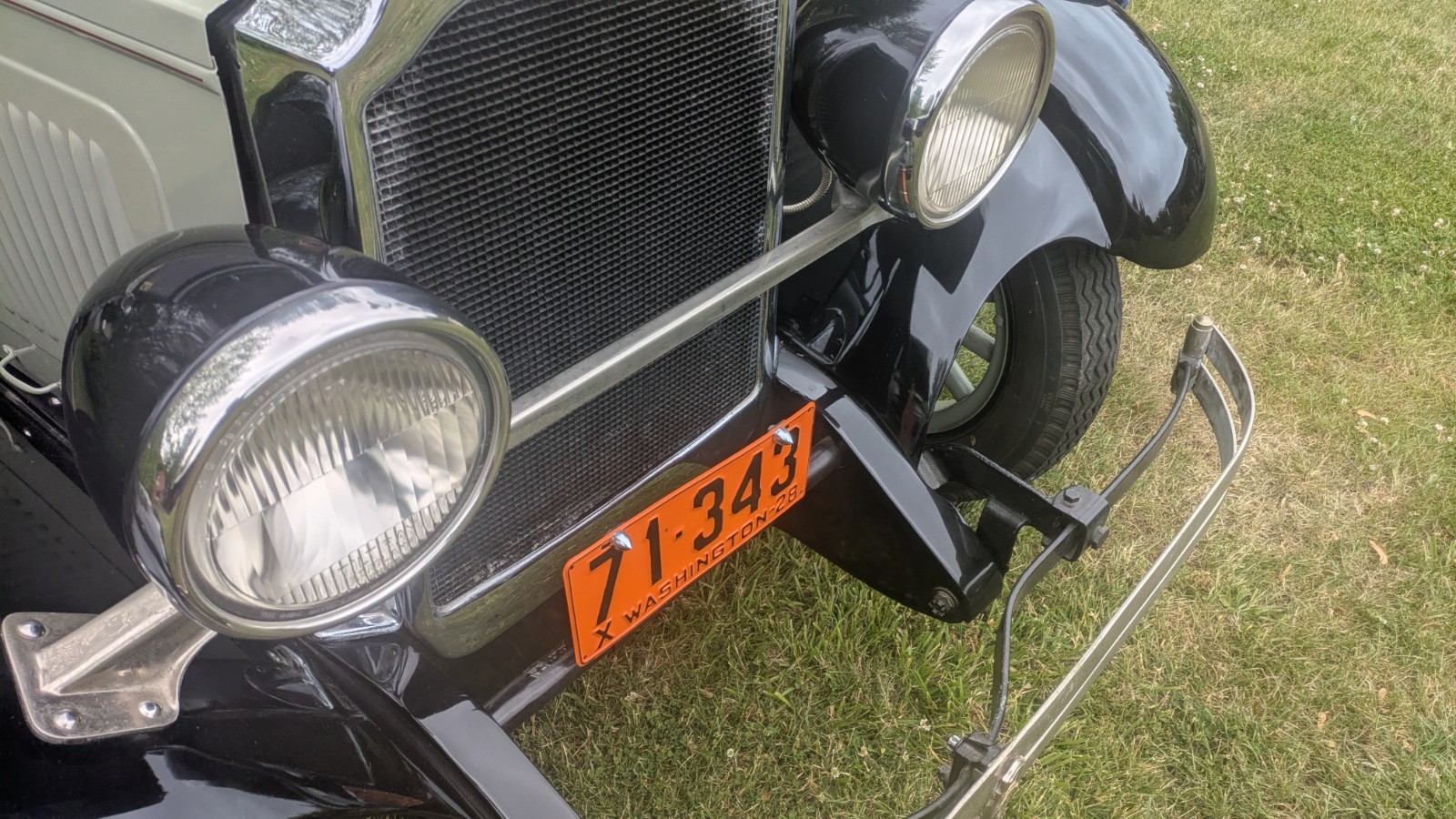 Willys-Knight-Model-56-1928-2-door-Sedan-13