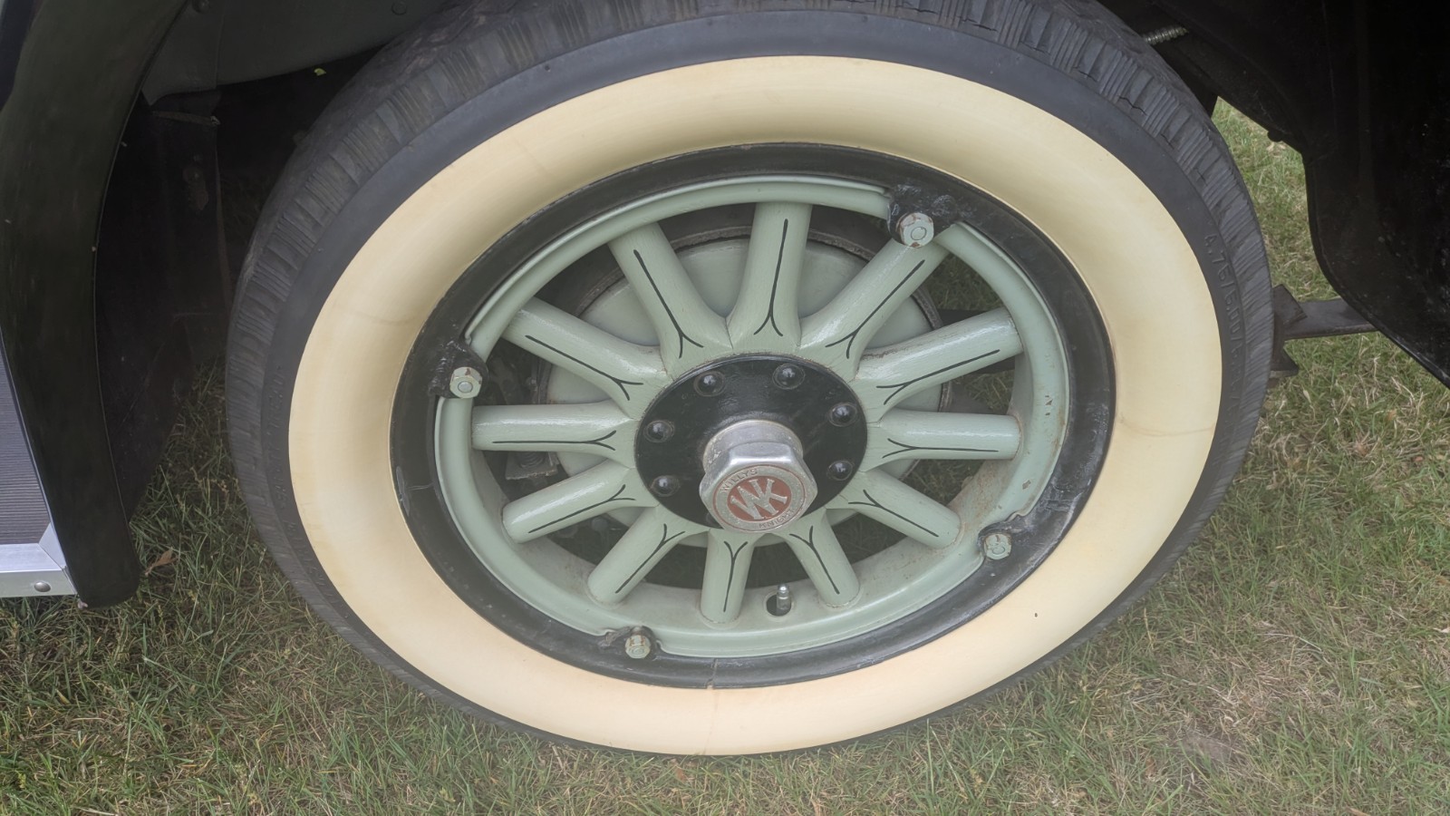 Willys-Knight-Model-56-1928-2-door-Sedan-17