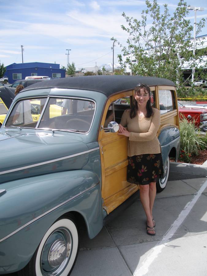 41-ford-super-deluxe-woodie-wagon-1941-green-3