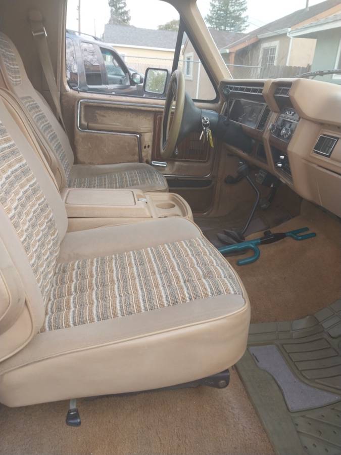 84-ford-bronco-1984-brown-1