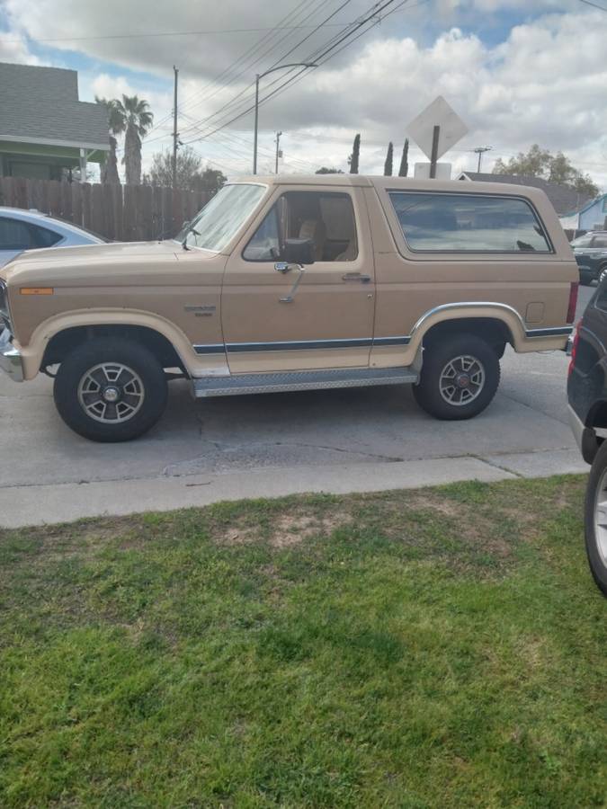 84-ford-bronco-1984-brown-2