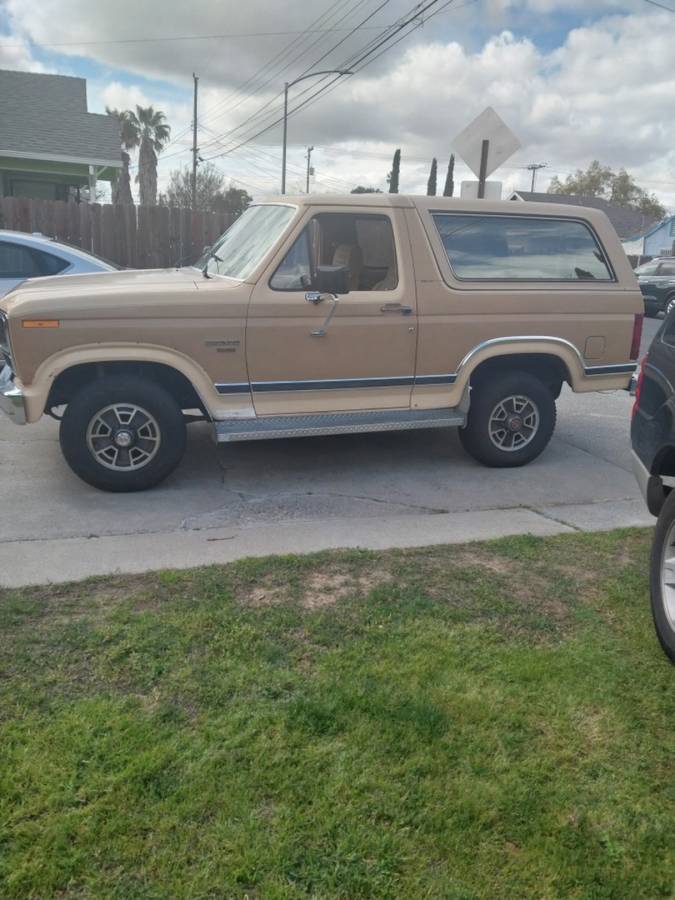 84-ford-bronco-1984-brown