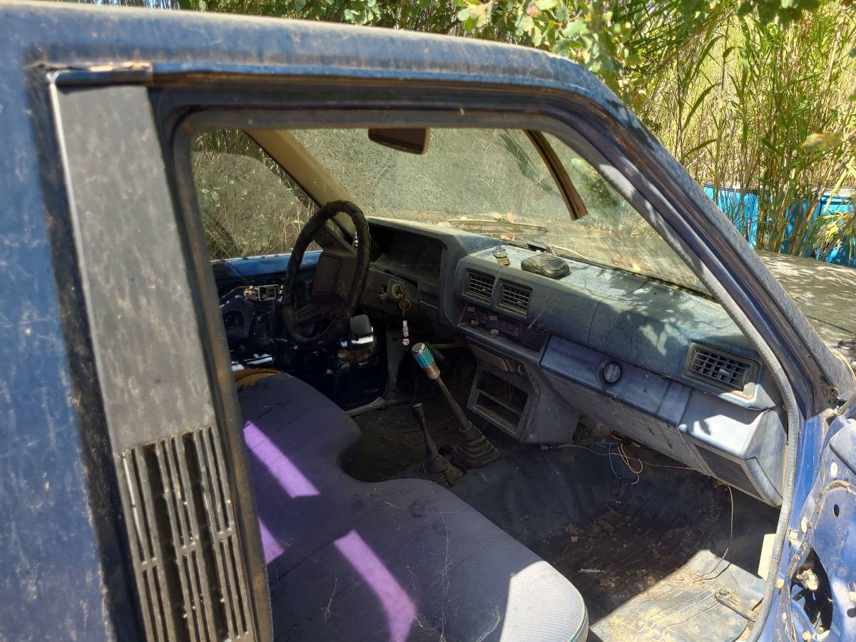 84-toyota-4wd-pickup-1984-blue-1