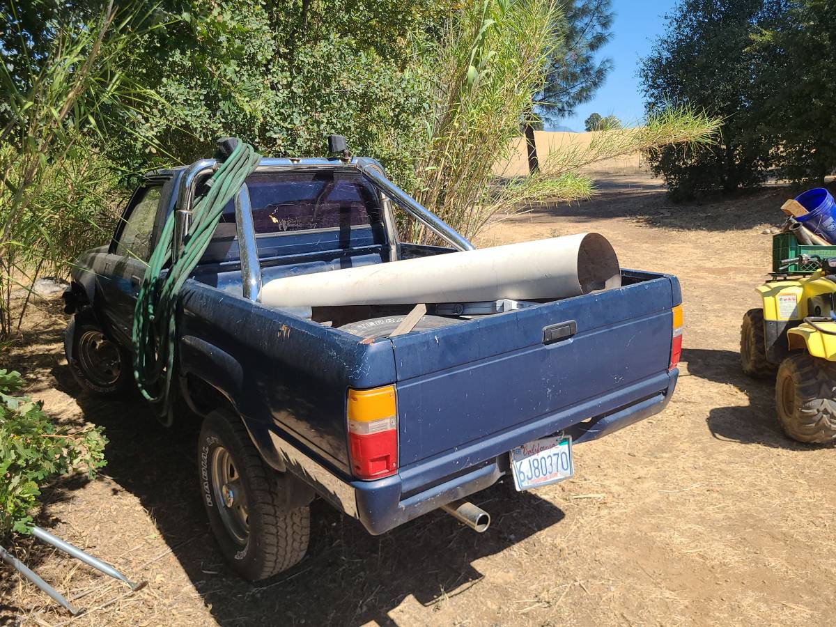 84-toyota-4wd-pickup-1984-blue-2