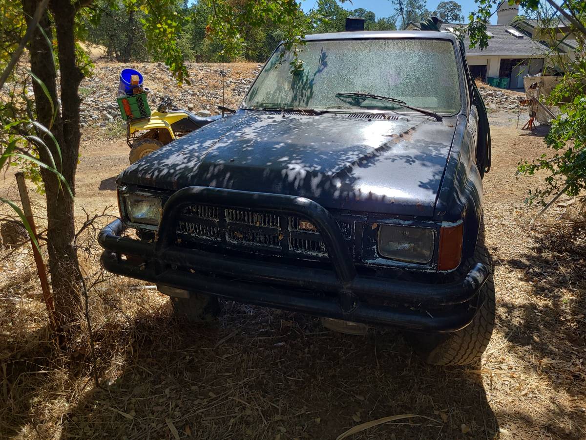 84-toyota-4wd-pickup-1984-blue-5