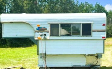 Alaskan-camper-8-foot-with-sleeper-1974