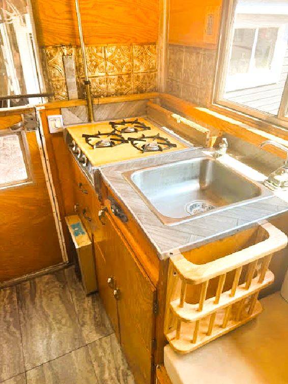 Alaskan-camper-8-foot-with-sleeper-1974-4
