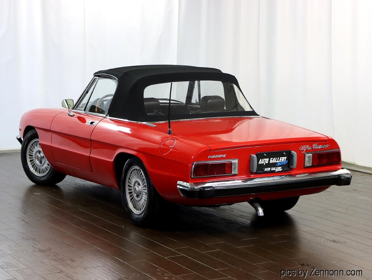 Alfa-Romeo-Spider-1973-Convertible-10