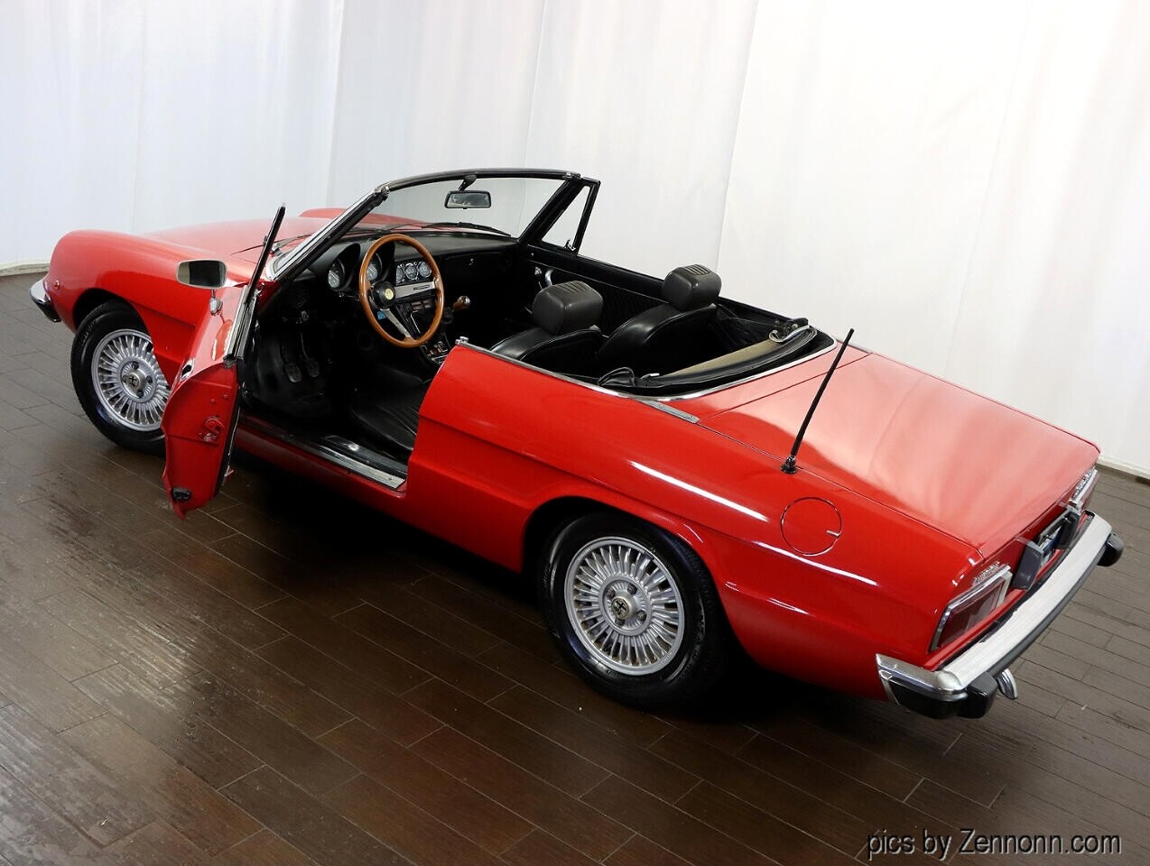 Alfa-Romeo-Spider-1973-Convertible-15