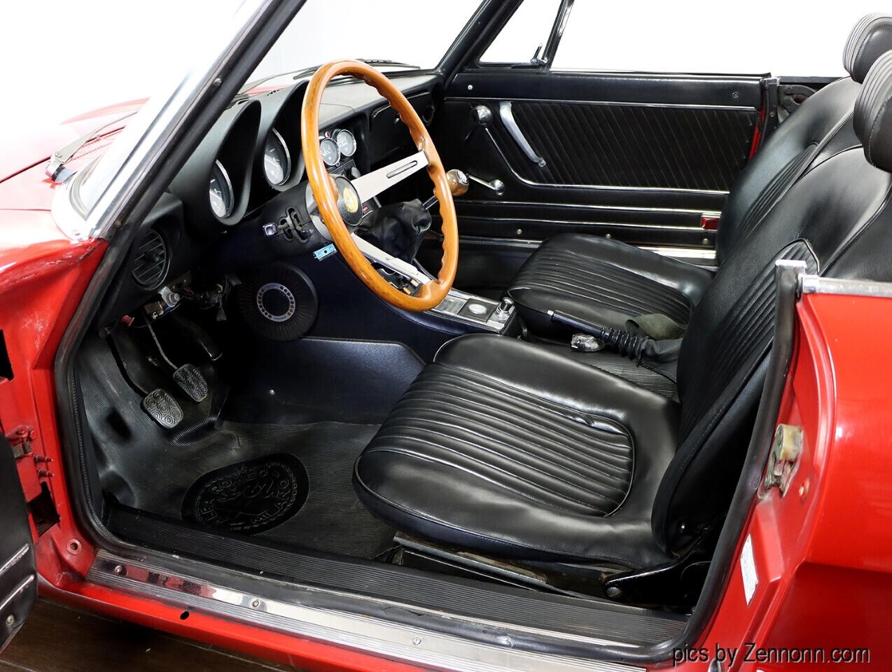 Alfa-Romeo-Spider-1973-Convertible-16