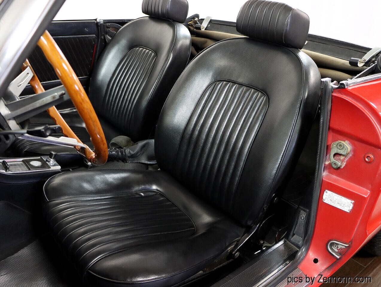 Alfa-Romeo-Spider-1973-Convertible-18