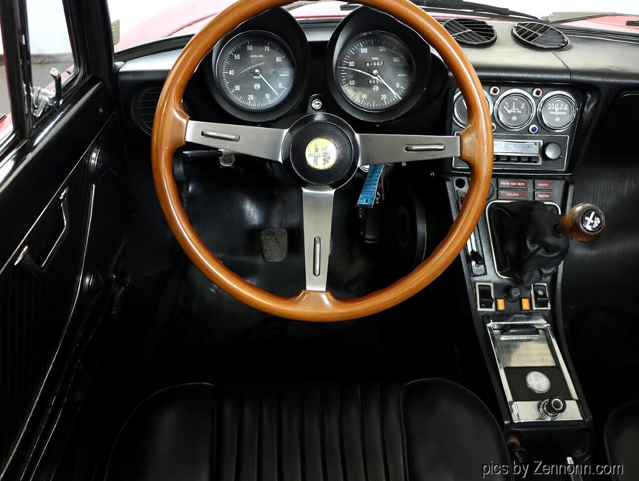 Alfa-Romeo-Spider-1973-Convertible-19