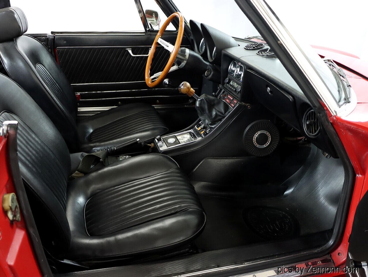 Alfa-Romeo-Spider-1973-Convertible-32