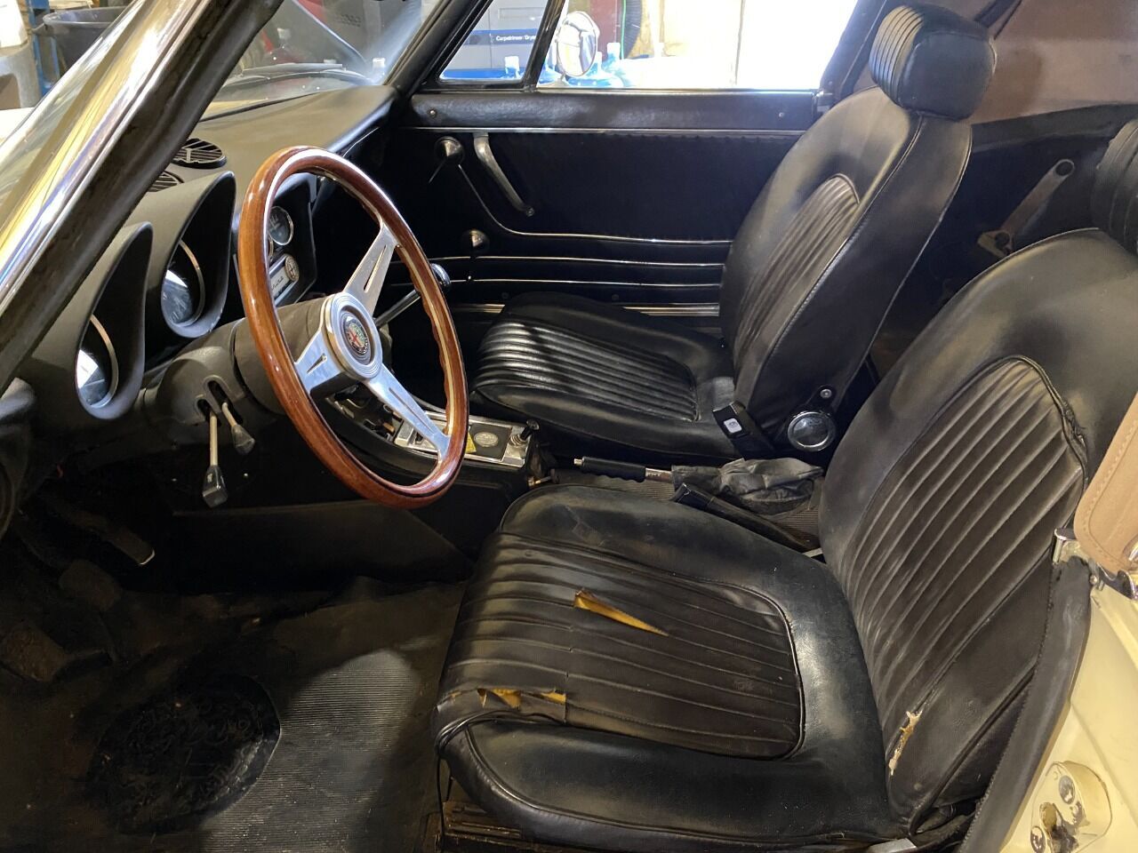 Alfa-Romeo-Spider-1973-Convertible-4