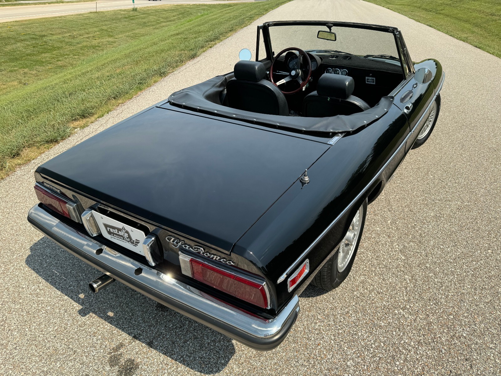 Alfa-Romeo-Spider-1976-Convertible-13