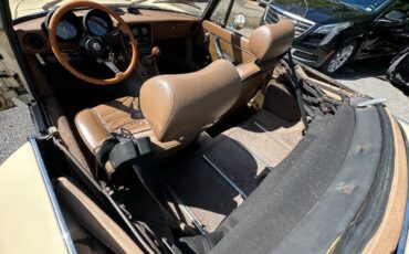 Alfa-Romeo-Spider-1982-Convertible-12
