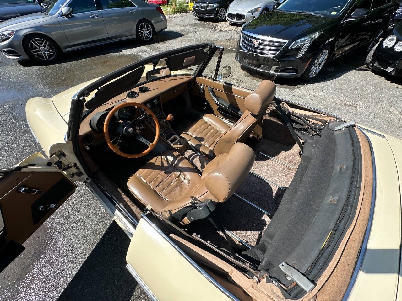 Alfa-Romeo-Spider-1982-Convertible-8