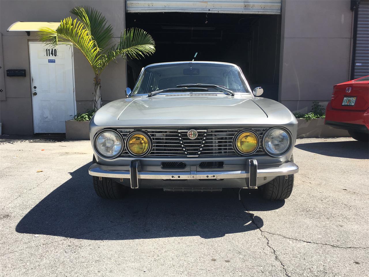 Alfa-romeo-2000-gt-veloce-1974-Grey-Black-2