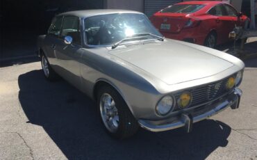 Alfa-romeo-2000-gt-veloce-1974-Grey-Black-3