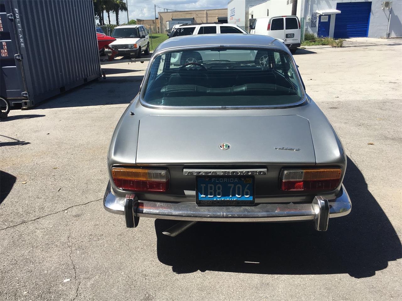 Alfa-romeo-2000-gt-veloce-1974-Grey-Black-4