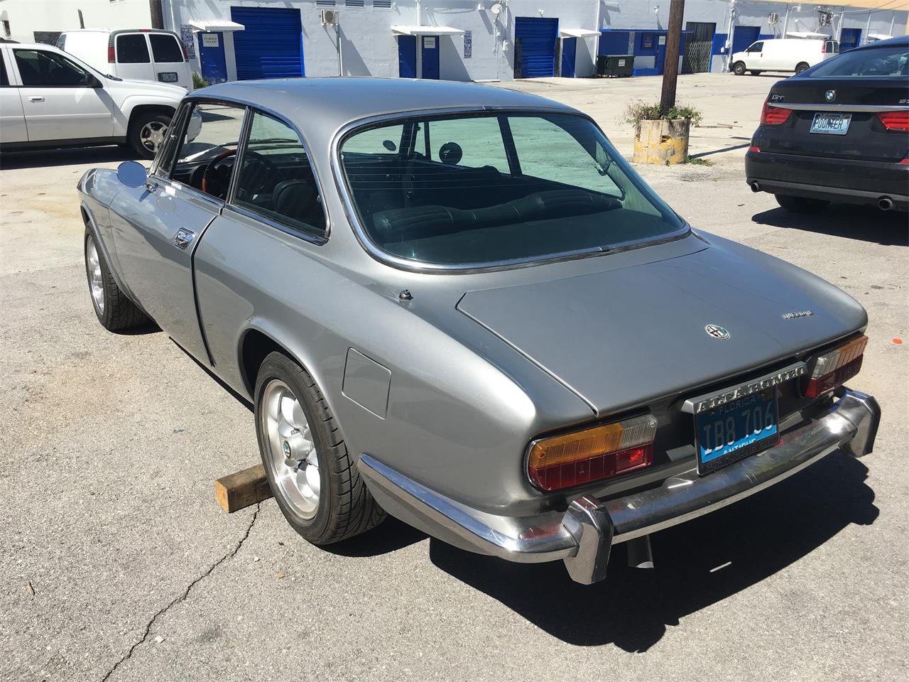 Alfa-romeo-2000-gt-veloce-1974-Grey-Black-6