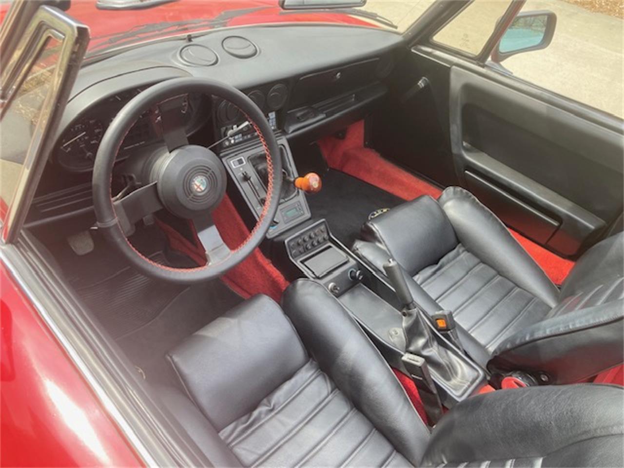 Alfa-romeo-2000-spider-veloce-1986-Red-BlackRed-12