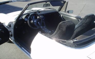 Alfa-romeo-Spider-1977-White-Black-11