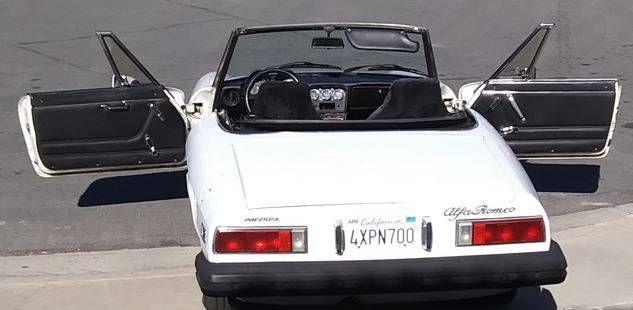 Alfa-romeo-Spider-1977-White-Black-12