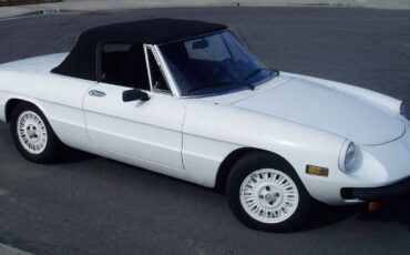 Alfa-romeo-Spider-1977-White-Black-3