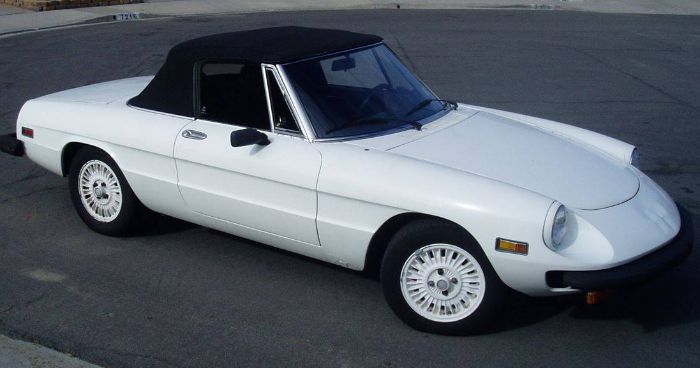 Alfa-romeo-Spider-1977-White-Black-3