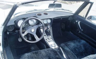 Alfa-romeo-Spider-1977-White-Black-5