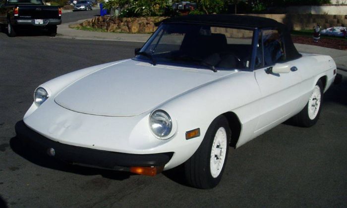 Alfa-romeo-Spider-1977-White-Black