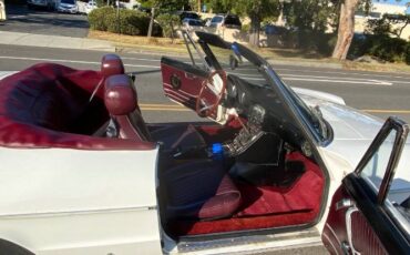 Alfa-romeo-Spider-1978-White-Burgundy-Leather-10