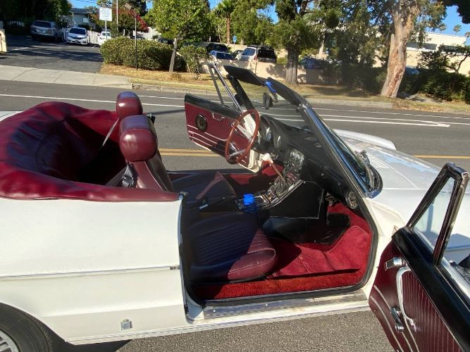 Alfa-romeo-Spider-1978-White-Burgundy-Leather-10