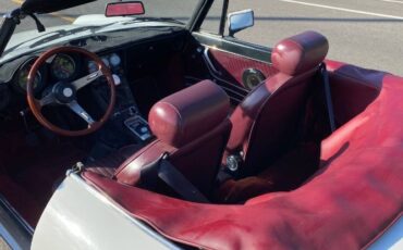 Alfa-romeo-Spider-1978-White-Burgundy-Leather-13
