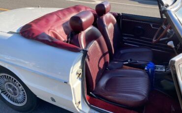 Alfa-romeo-Spider-1978-White-Burgundy-Leather-14