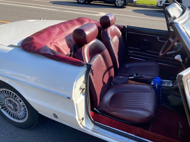 Alfa-romeo-Spider-1978-White-Burgundy-Leather-14