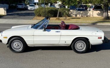 Alfa-romeo-Spider-1978-White-Burgundy-Leather-17