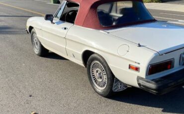 Alfa-romeo-Spider-1978-White-Burgundy-Leather-4