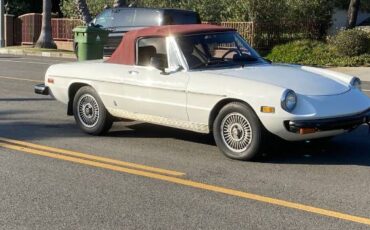Alfa-romeo-Spider-1978-White-Burgundy-Leather-5