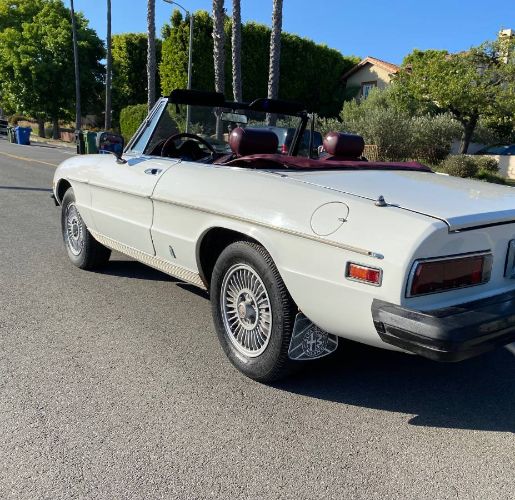 Alfa-romeo-Spider-1978-White-Burgundy-Leather-6