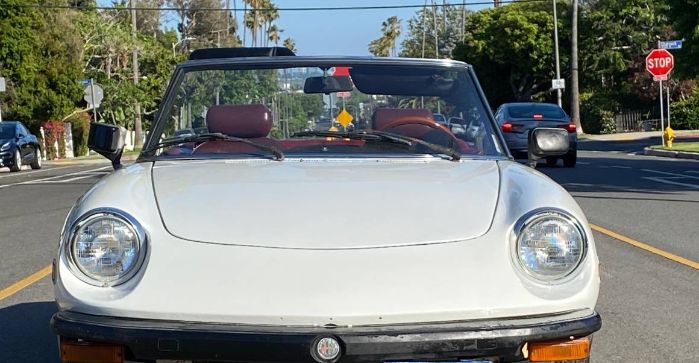 Alfa-romeo-Spider-1978-White-Burgundy-Leather-7